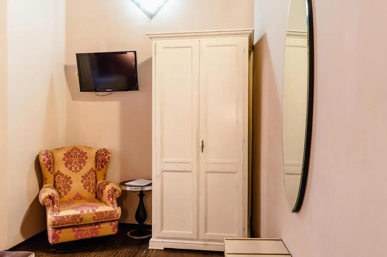 *** Konukevi Locanda Del Sole-Roma Piazza Di Spagna Ripetta Otel İtalya